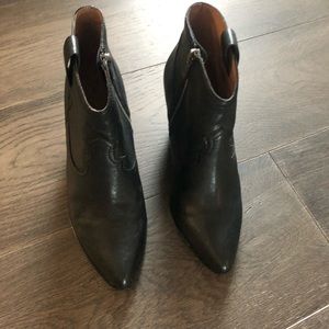 FRYE 7.5 BLACK LEATHER BOOTIES